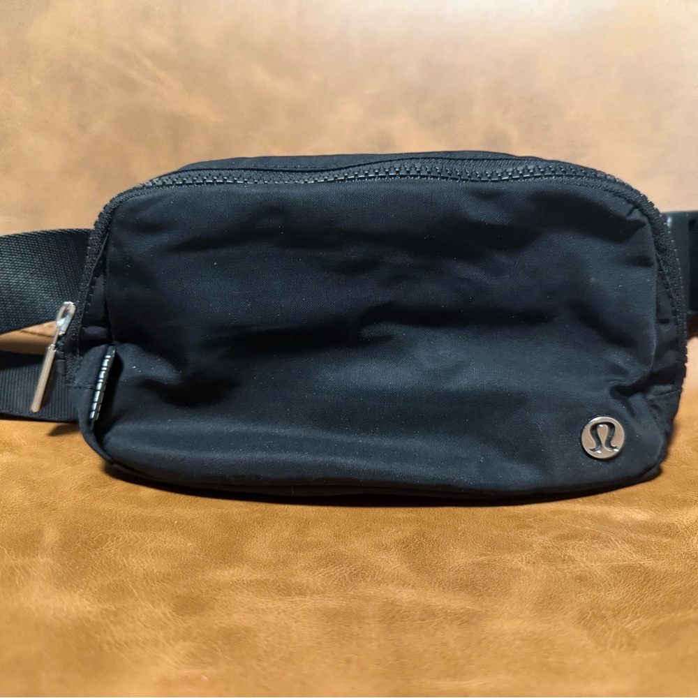 lululemon black belt bag